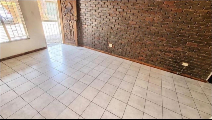 2 Bedroom Property for Sale in Rustenburg Central North West